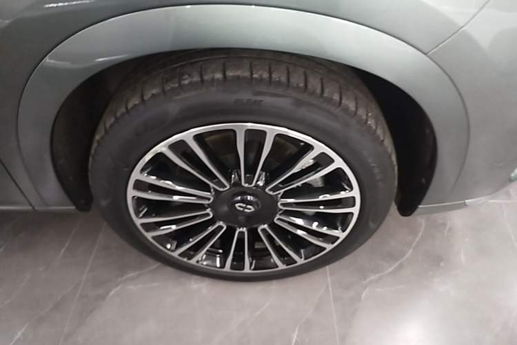 Used Hima AITO M7 2024 1.5T Intelligent Driving Rear-Drive Max Edition 5 Seats Right Rear Wheel Hub