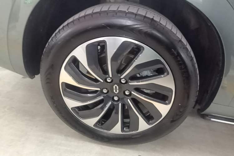Used Hima AITO M7 2024 1.5T Rear-Drive Plus Version 5 Seats Right Rear Wheel Hub