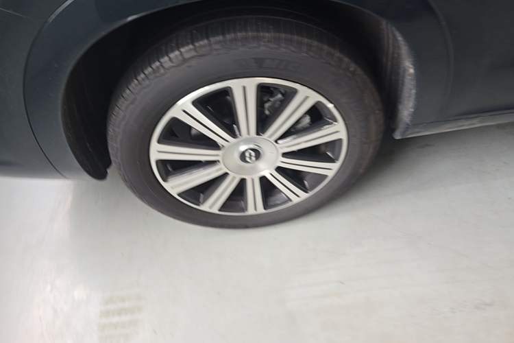 Used Hima AITO M7 2024 1.5T Intelligent Driving Rear-Drive Ultra Version 6 Seats Right Rear Wheel Hub