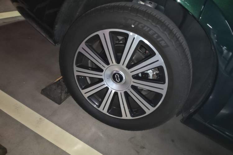 Used Hima AITO M7 2024 1.5T Intelligent Drive 4WD Ultra Version 5 Seats Right Rear Wheel Hub