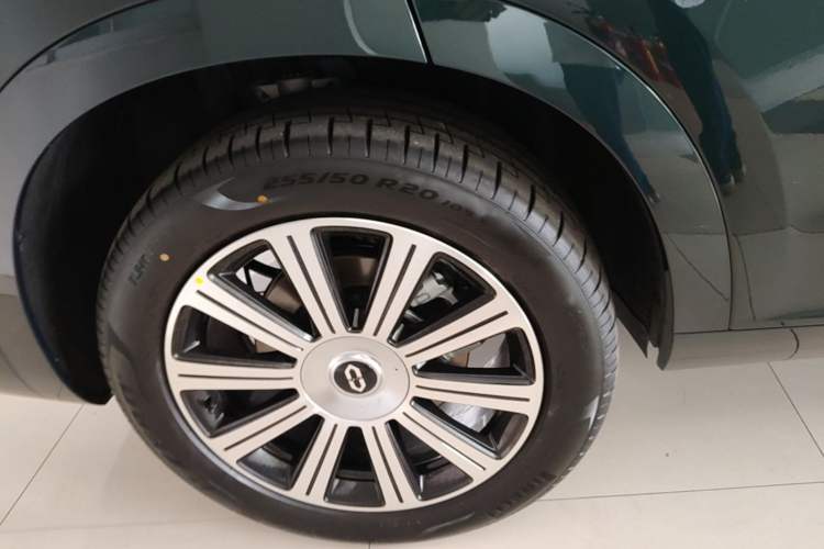 Used Hima AITO M7 2024 1.5T Intelligent Drive Rear-Drive Ultra Version 5 Seats Right Rear Wheel Hub