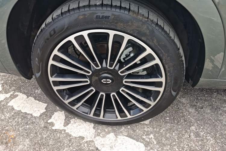 Used Hima AITO M7 2024 1.5T Intelligent Driving Rear-Drive Max Edition 5 Seats Right Rear Wheel Hub