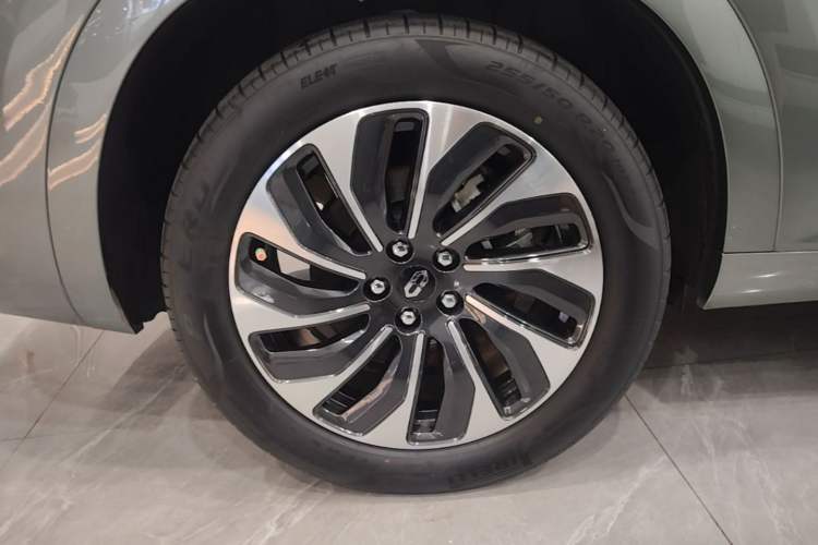 Used Hima AITO M7 2024 1.5T Intelligent Drive 4x4 Max Edition 6 Seats Right Rear Wheel Hub