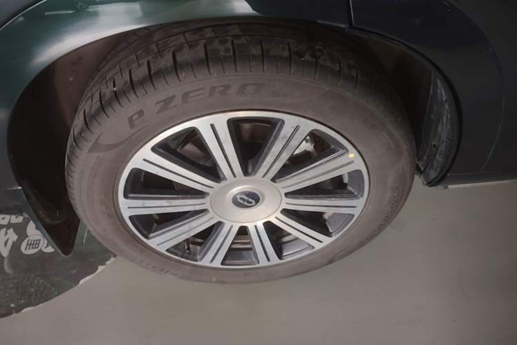 Used Hima AITO M7 2024 1.5T Intelligent Drive Rear-Drive Ultra Version 5 Seats Right Rear Wheel Hub