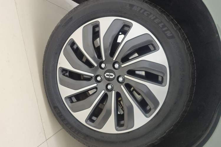 Used Hima AITO M7 2024 1.5T Intelligent Driving Rear-Drive Ultra Version 6 Seats Right Rear Wheel Hub