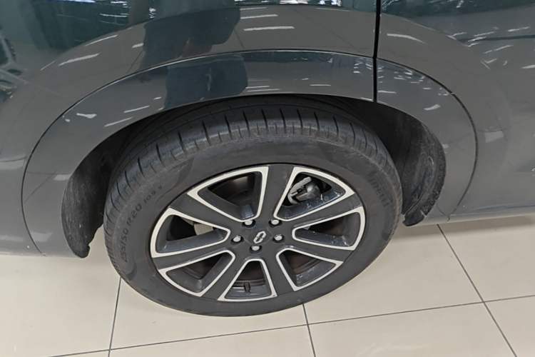 Used Hima AITO M7 2024 1.5T Intelligent Drive Rear-Drive Ultra Version 5 Seats Right Rear Wheel Hub