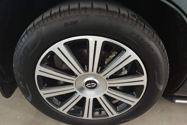 Used Hima AITO M7 2024 1.5T Intelligent Drive Rear-Drive Ultra Version 5 Seats Right Rear Wheel Hub