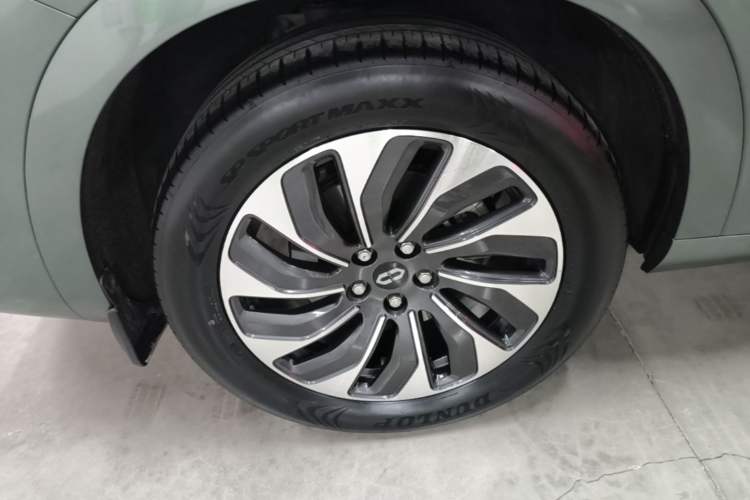 Used Hima AITO M7 2024 1.5T Rear-Drive Plus Version 5 Seats Right Rear Wheel Hub