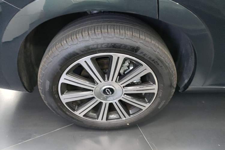 Used Hima AITO M7 2024 1.5T Intelligent Drive 4WD Ultra Version 5 Seats Right Rear Wheel Hub