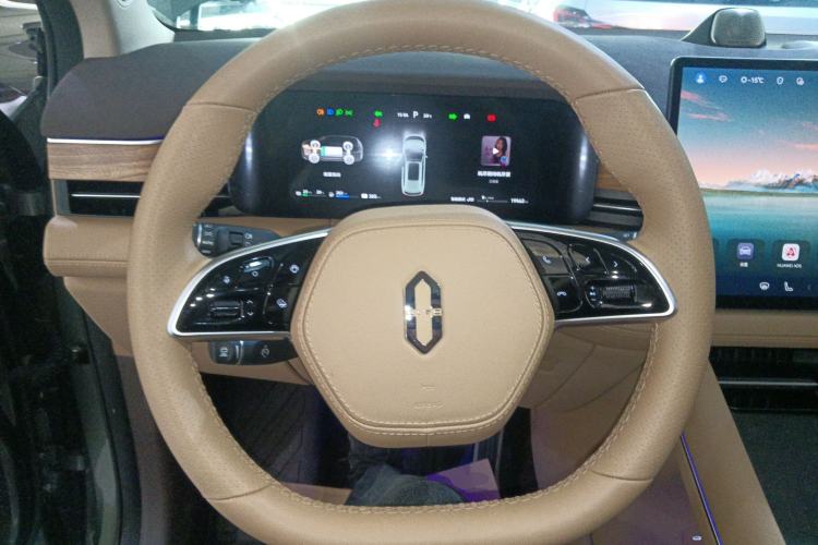 Used Hima AITO M7 2024 1.5T Intelligent Driving 4WD Max Edition 5 Seats Steering Wheel