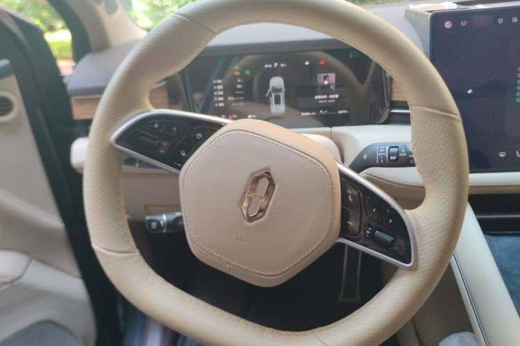 Used Hima AITO M7 2024 1.5T Intelligent Driving 4WD Max Edition 5 Seats Steering Wheel