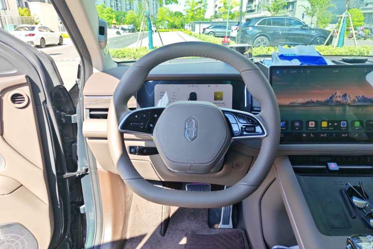 Used Hima AITO M7 2024 1.5T Intelligent Drive Rear-Drive Ultra Version 5 Seats Steering Wheel