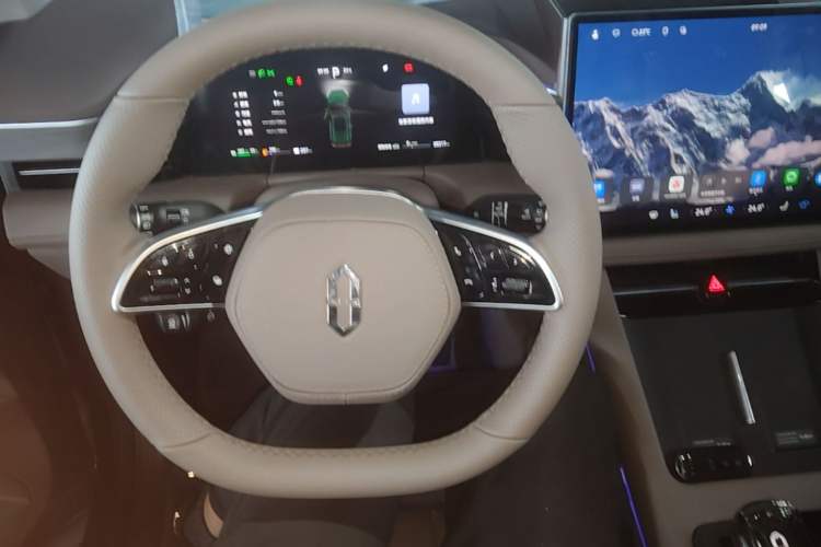Used Hima AITO M7 2024 1.5T Intelligent Drive Rear-Drive Ultra Version 5 Seats Steering Wheel