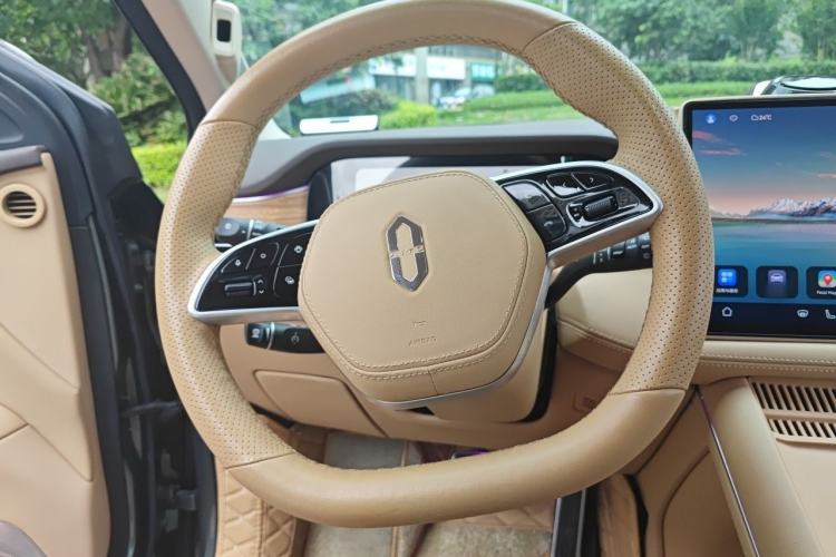Used Hima AITO M7 2024 1.5T Rear-Drive Plus Version 5 Seats Steering Wheel