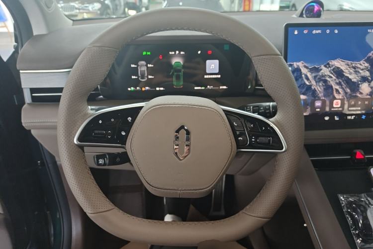 Used Hima AITO M7 2024 1.5T Intelligent Drive Rear-Drive Ultra Version 5 Seats Steering Wheel