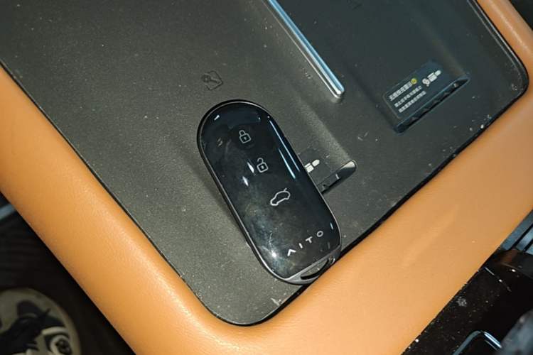 Used Hima AITO M7 2024 1.5T Intelligent Drive Rear-Drive Ultra Version 5 Seats Vehicle Key
