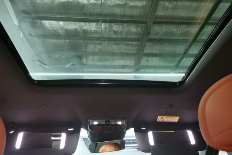 Used Hima AITO M7 2024 1.5T Intelligent Drive 4WD Ultra Version 5 Seats Headliner