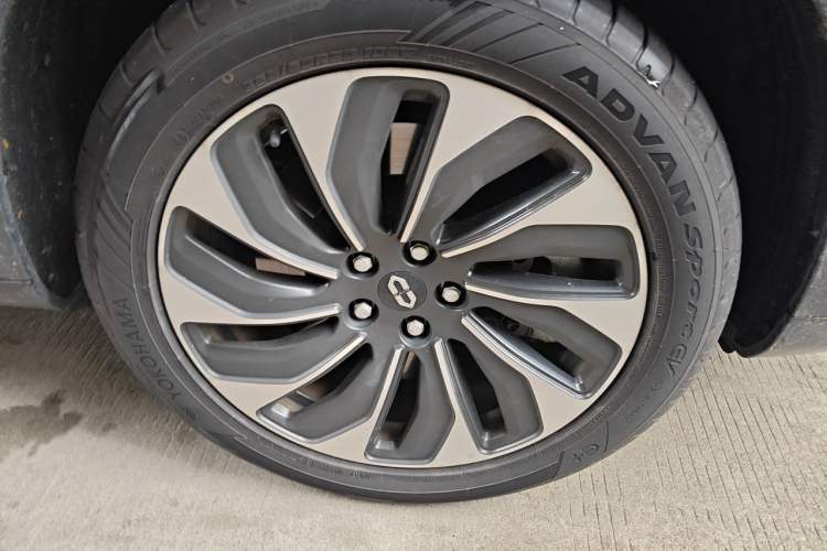 Used Hima AITO M7 2024 1.5T Intelligent Drive 4x4 Max Edition 6 Seats Right Front Wheel Hub
