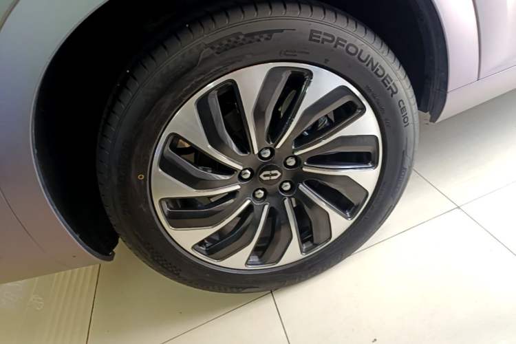 Used Hima AITO M7 2024 1.5T Intelligent Driving Rear-Drive Max Edition 5 Seats Right Rear Wheel Hub