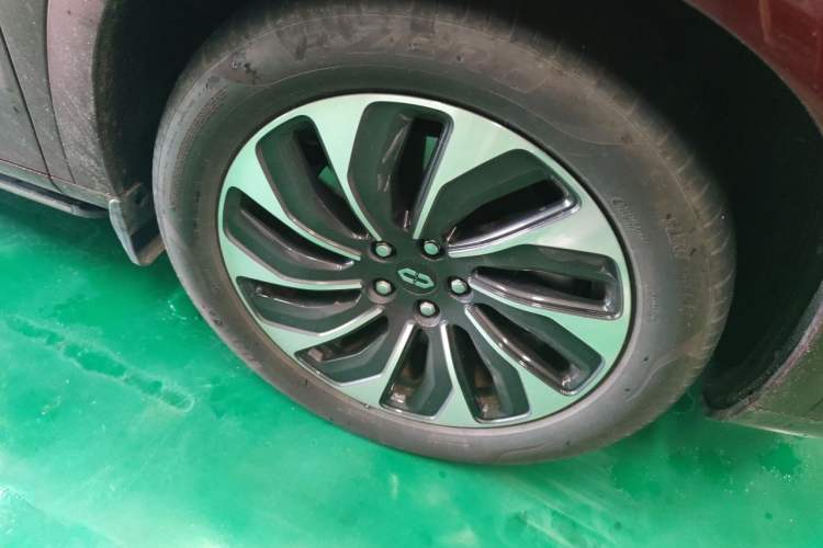 Used Hima AITO M7 2024 1.5T Rear-Drive Plus Version 6 Seats Right Front Wheel Hub