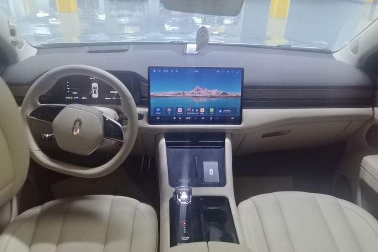 Used Hima AITO M7 2024 1.5T Intelligent Driving 4WD Max Edition 5 Seats Center Console