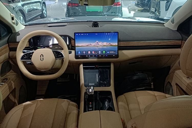 Used Hima AITO M7 2024 1.5T Intelligent Driving 4WD Ultra Version 6 Seats Center Console