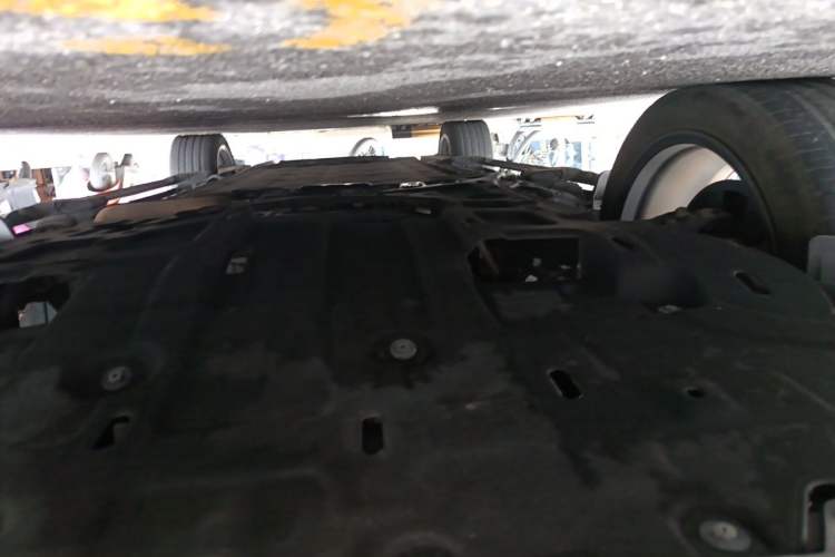 Used Hima AITO M7 2024 1.5T Rear-Drive Plus Version 5 Seats Chassis Front