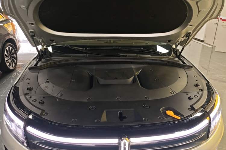 Used Hima AITO M7 2024 1.5T Intelligent Driving Rear-Drive Pro Version 5 Seats Ternary Lithium Battery Engine Bay