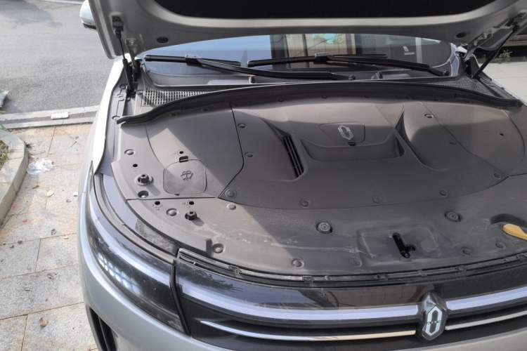 Used Hima AITO M7 2024 1.5T Rear-Drive Plus Version 5 Seats Engine Bay Right