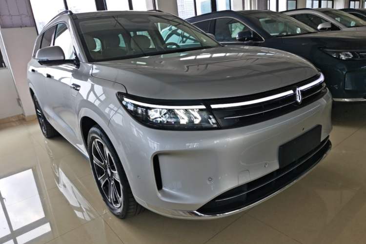 Used Hima AITO M7 2024 1.5T Intelligent Driving 4WD Pro Edition 6 Seats Front Right 45 Deg