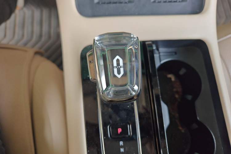 Used Hima AITO M7 2024 1.5T Intelligent Driving 4WD Max Edition 5 Seats Gear Lever