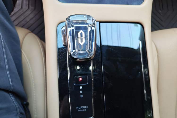 Used Hima AITO M7 2024 1.5T Intelligent Driving Rear-Drive Max Edition 5 Seats Gear Lever