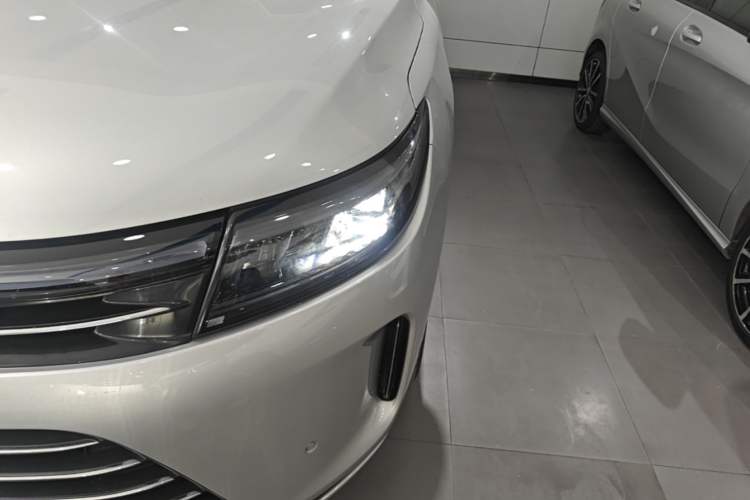 Used Hima AITO M7 2024 1.5T Rear-Drive Plus Version 5 Seats Left Front Headlight