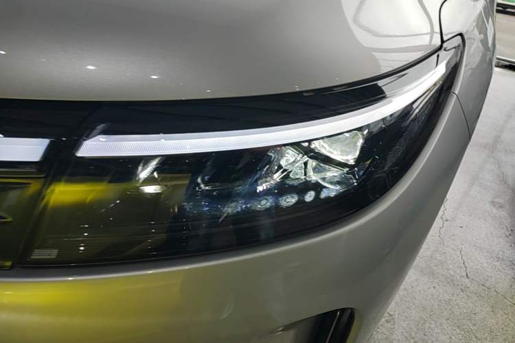 Used Hima AITO M7 2024 1.5T Rear-Drive Plus Version 5 Seats Left Front Headlight