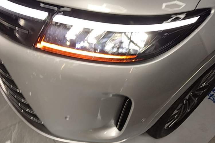 Used Hima AITO M7 2024 1.5T Rear-Drive Plus Version 5 Seats Left Front Headlight