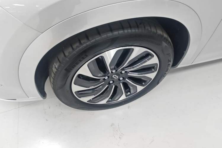 Used Hima AITO M7 2024 1.5T Rear-Drive Plus Version 5 Seats Left Front Wheel Hub