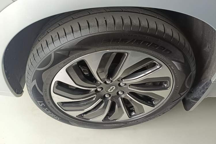 Used Hima AITO M7 2024 1.5T Intelligent Driving Rear-Drive Max Edition 5 Seats Left Front Wheel Hub