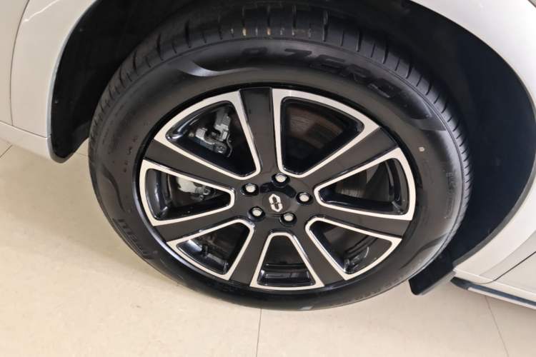Used Hima AITO M7 2024 1.5T Intelligent Driving 4WD Pro Edition 6 Seats Left Front Wheel Hub