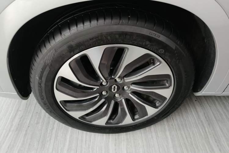 Used Hima AITO M7 2024 1.5T Intelligent Driving 4WD Max Edition 5 Seats Left Front Wheel Hub