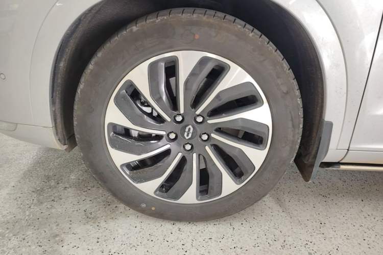 Used Hima AITO M7 2024 1.5T Intelligent Driving Rear-Drive Max Edition 5 Seats Left Front Wheel Hub