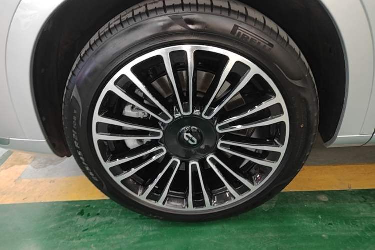 Used Hima AITO M7 2024 1.5T Intelligent Drive 4x4 Max Edition 6 Seats Left Front Wheel Hub