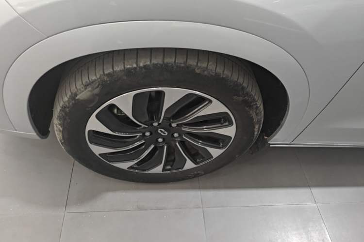Used Hima AITO M7 2024 1.5T Rear-Drive Plus Version 5 Seats Left Front Wheel Hub