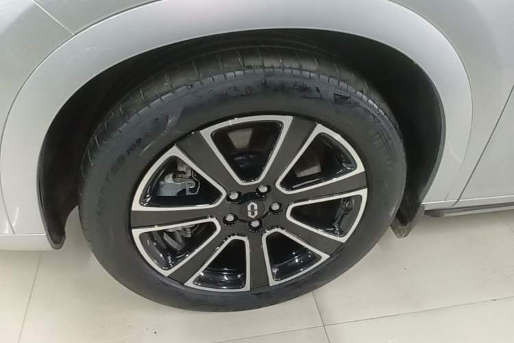 Used Hima AITO M7 2024 1.5T Intelligent Driving All-Wheel Drive Pro Version 5 Seats Ternary Lithium Battery Left Front Wheel Hub