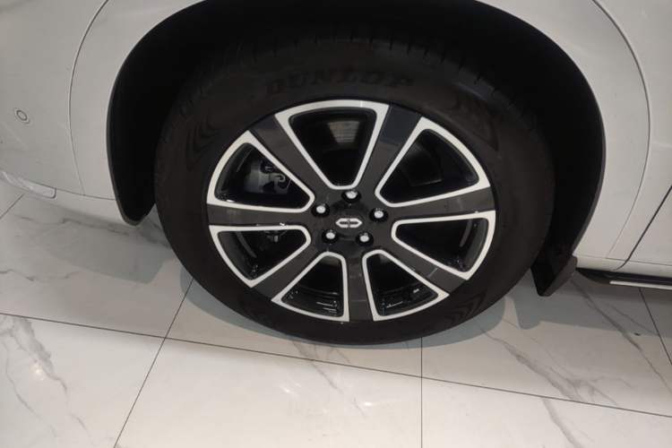 Used Hima AITO M7 2024 1.5T Intelligent Driving 4WD Ultra Version 6 Seats Left Front Wheel Hub