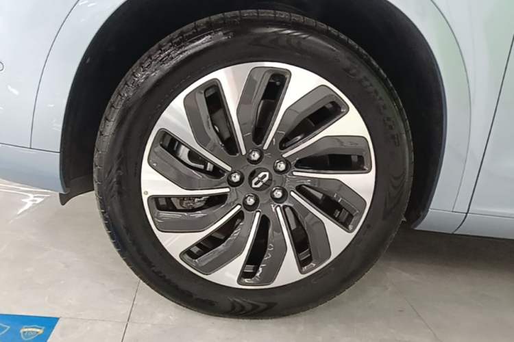 Used Hima AITO M7 2024 1.5T Rear-Drive Plus Version 5 Seats Left Front Wheel Hub