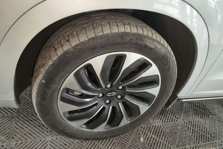 Used Hima AITO M7 2024 1.5T Intelligent Drive 4x4 Max Edition 6 Seats Left Front Wheel Hub