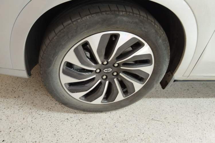 Used Hima AITO M7 2024 1.5T Rear-Drive Plus Version 5 Seats Left Front Wheel Hub