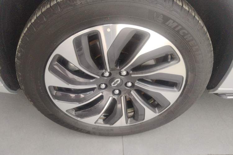 Used Hima AITO M7 2024 1.5T Intelligent Driving Rear-Drive Max Edition 5 Seats Left Front Wheel Hub