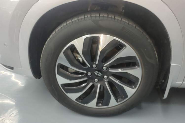 Used Hima AITO M7 2024 1.5T Rear-Drive Plus Version 6 Seats Left Front Wheel Hub