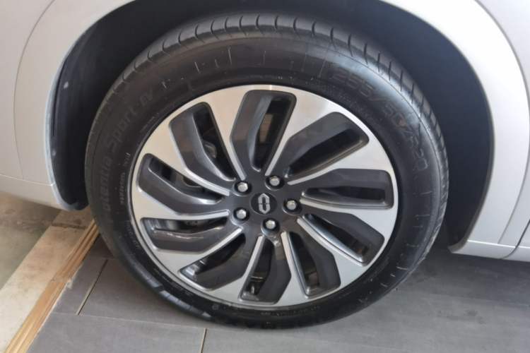 Used Hima AITO M7 2024 1.5T Rear-Drive Plus Version 5 Seats Left Front Wheel Hub